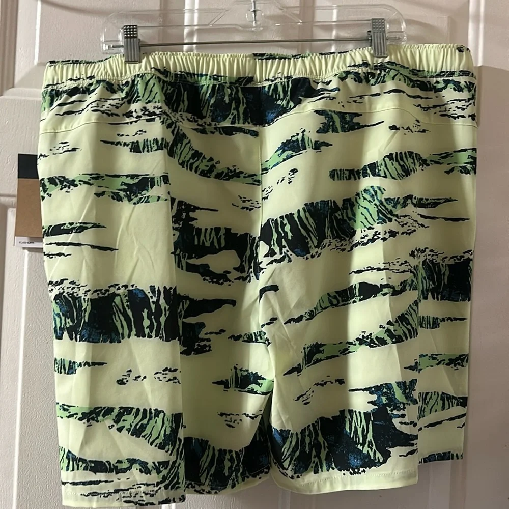 The North Face Wander Shorts: YELLOW/GREEN: NEW WITH TAGS: SIZE XXL